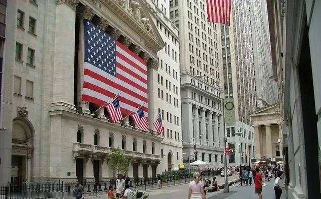 美国经济仍然是世界第一，为什么说美国未来不行了？2026年的全球经济舞台上，美