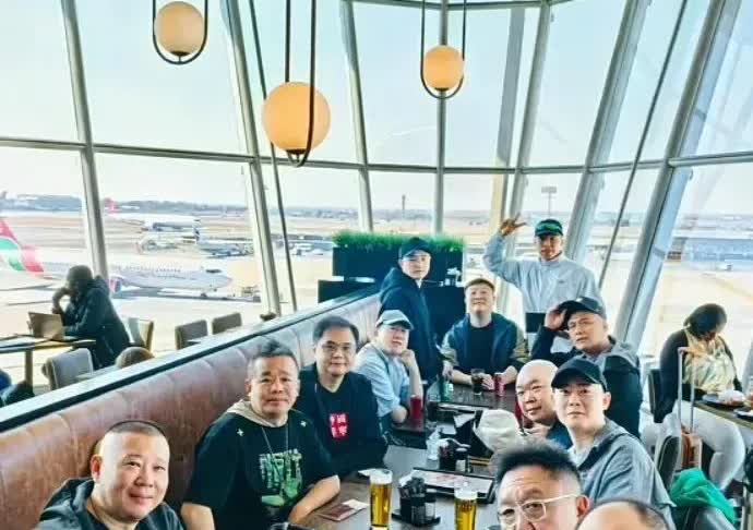 给马桂荣金粉小迷妹之流无私提供几个黑德云社新思路。第一，郭德纲于谦领衔德云社