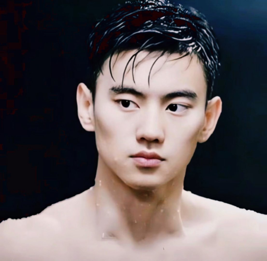 宁泽涛一点也没变时光仿佛对他格外温柔！当年在奥运会游泳赛场初识他，那阳光温暖的