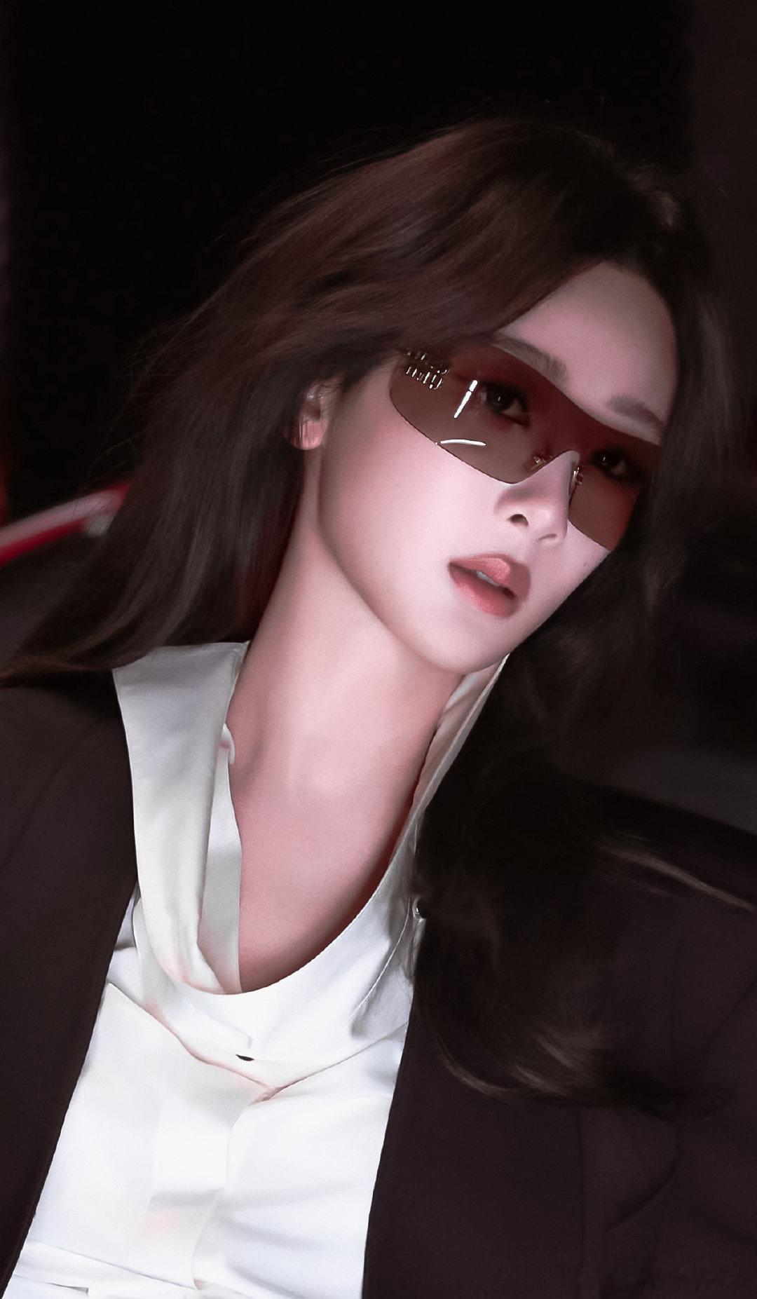 #杨紫##杨紫##金鹰奖提名名单#其实就是这个样子，有爱的人，然后活出自己的样子；有自己的梦想，并且