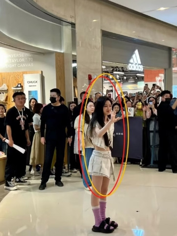 我去，路人视角下的单依纯这样？？？