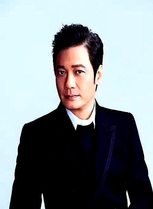 凭什么？我通宵背台词，他站在那儿就赢了。三届视帝罗嘉良，当年差点被黎明逼疯