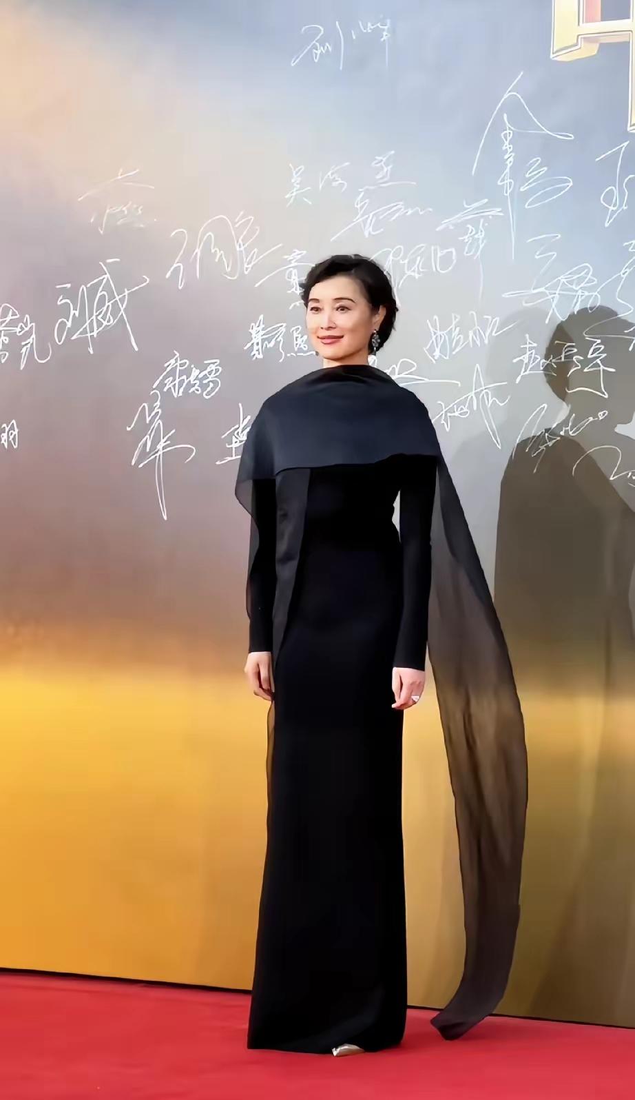 吴越结不结婚我不评价唯一让我不得不服的是，她是真的把自己养得很好。​虽然她