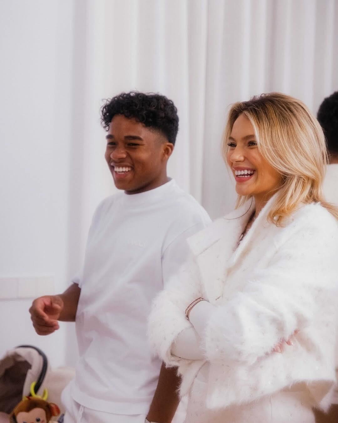 恩德里克宣布妻子怀孕了，19岁的他就要当爹了！必须要让恩德里克入选巴西队征战世