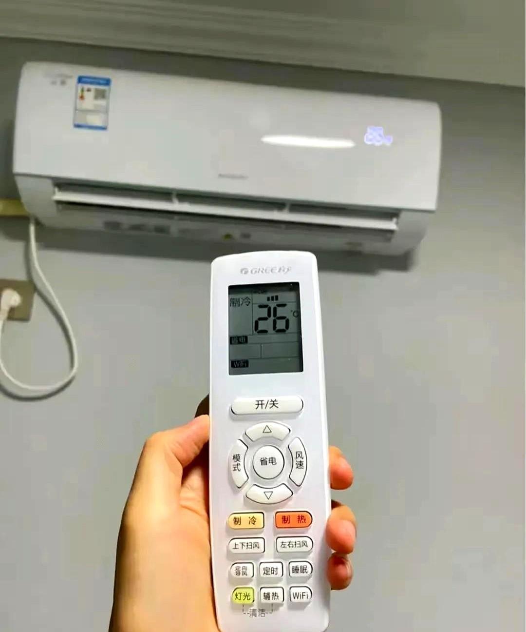最近从空调师傅那里学到了一招，想省电的朋友可以试试看。上次来修空调的师傅一拍大