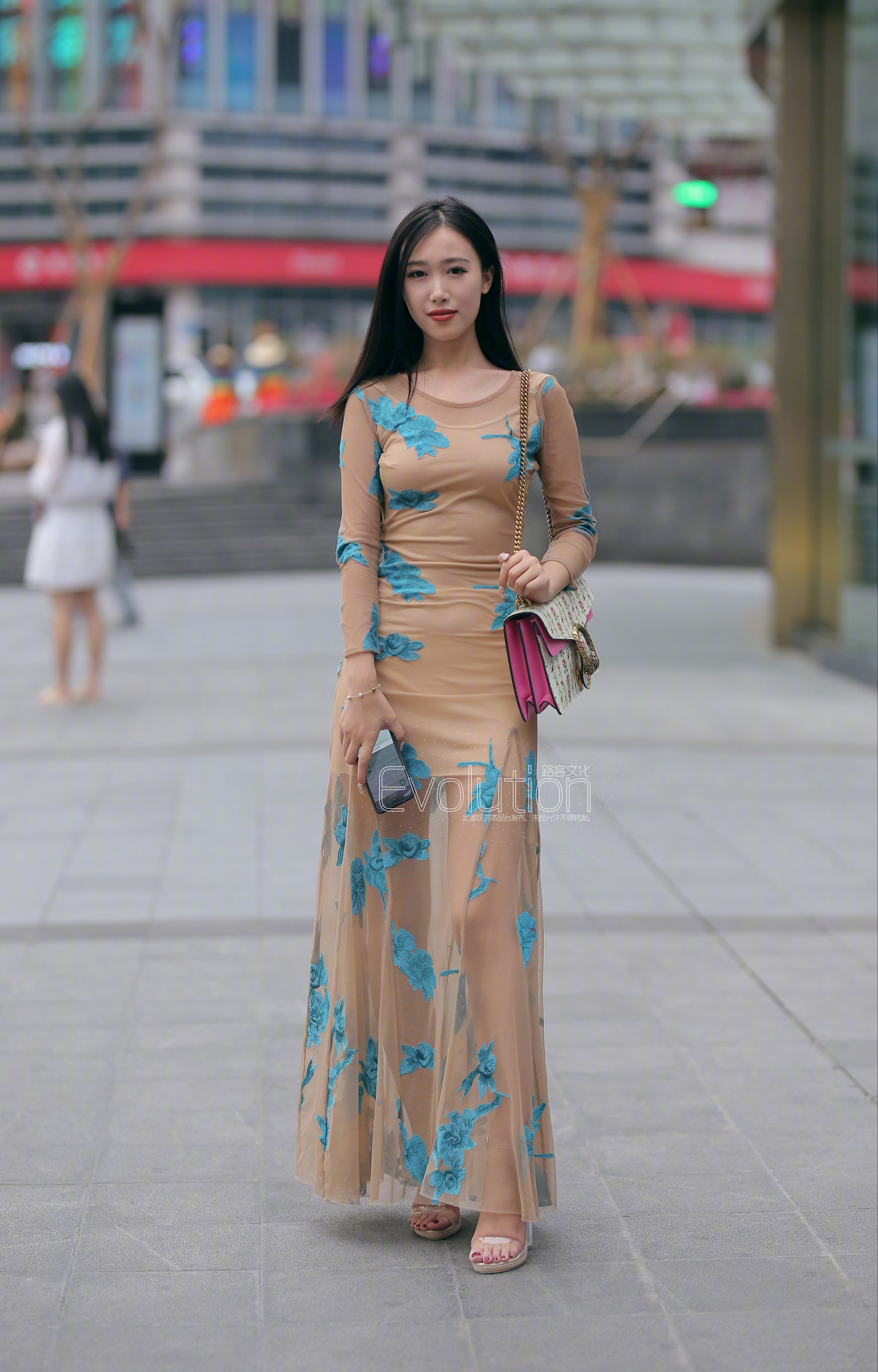 小姐姐的裙子好好看哦！现在来看颜色也不错​​​