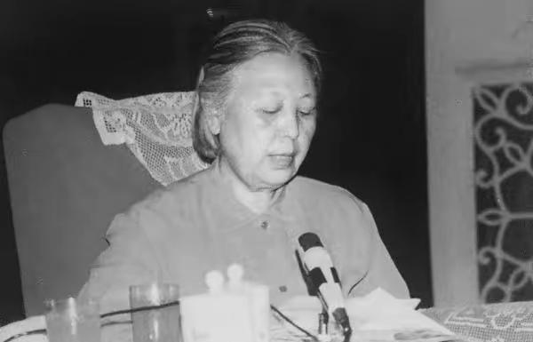 1949年，北平解放后，傅作义夫人下落不明，地下党员找了几个月都没找到，周总理指