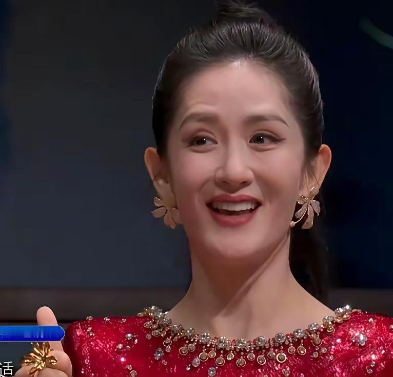谢娜一出场，遥控器按得噼啪响，结果呢？人根本没走。央视白皮书里藏着实锤：哪