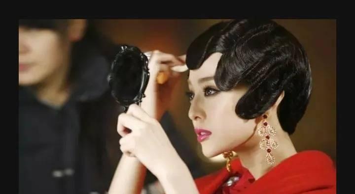 张宗昌部下看上了个妓女，赎身费3000元，去找张宗昌借钱，张宗昌一听，哈哈大笑：