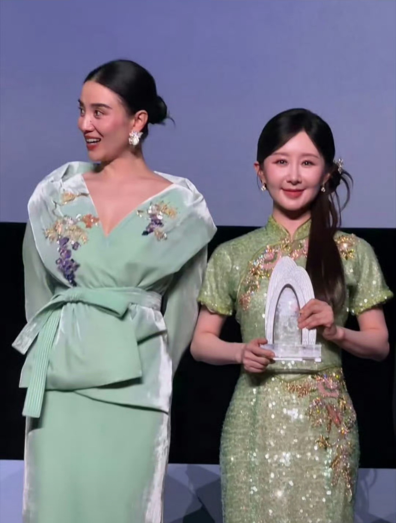 我的记忆中的、印象深刻的、青春美丽的小玉傻妞宛如精卫建宁，我不认识了[哭哭]舒畅