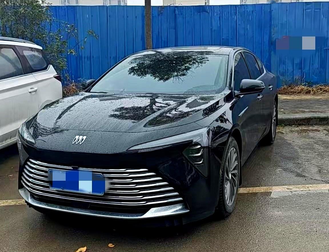 年后聚餐吹牛局里,老同学开着新入手的别克君越28T白金版来报到,落地17.5万的