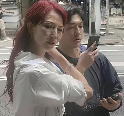 52岁蔡少芬颜值变化太大，脸颊凹陷比60岁的女明星还要老一点蔡少芬最近一张近照在
