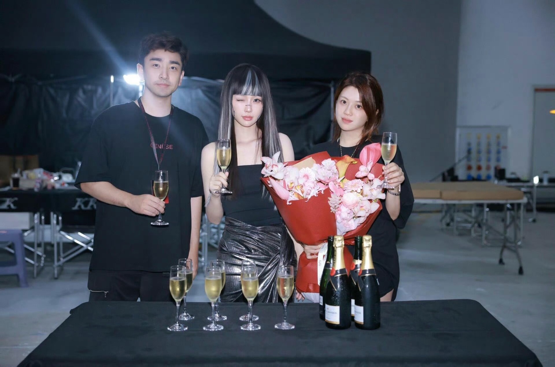 一张合照😉🥂虞书欣​​​