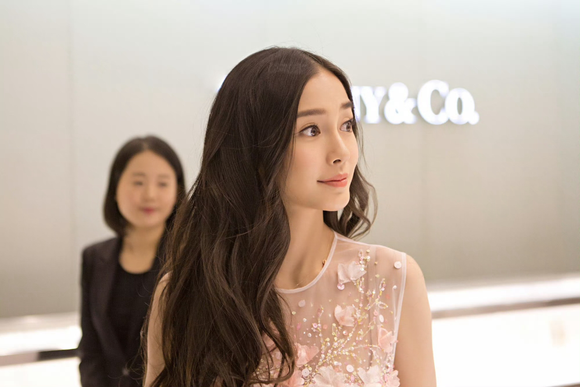 angelababy杨颖早上好呀宝贝们!大家今天计划出门吗？宅家还是外出