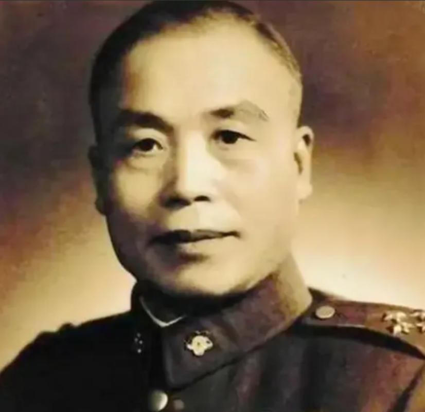 1942年，李宗仁母亲去世，开堂祭奠时，正妻李秀文正在跪拜，突然“哎呀”一声，头