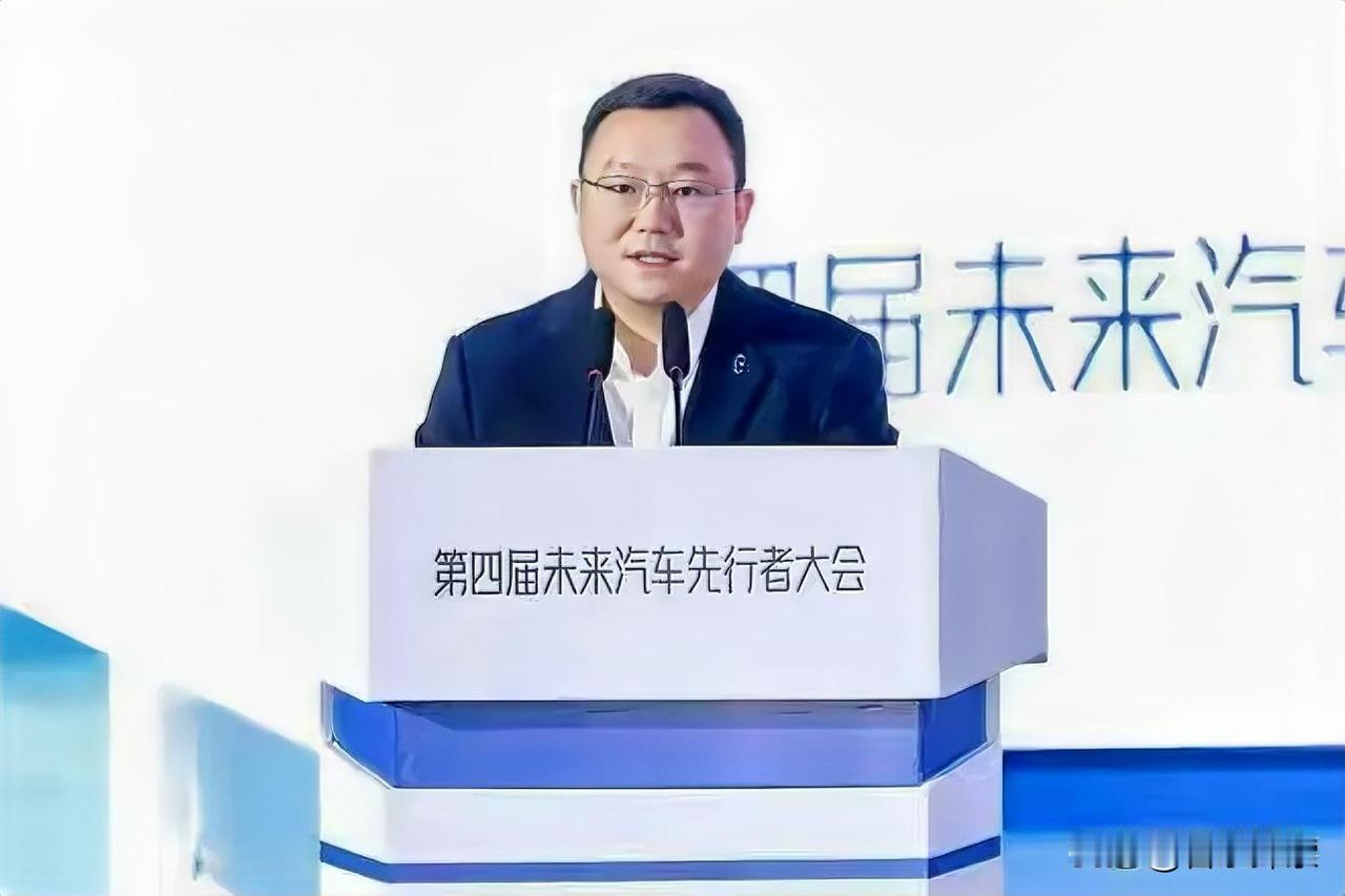 赛力斯换帅了，张兴海退了。儿子张正萍接掌整车。有人说，这是要去华为化？张正
