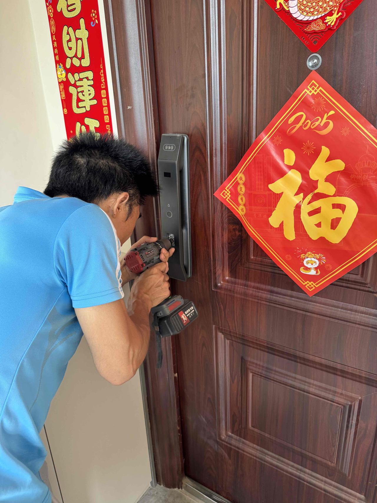 不要再用智能锁了！我家里有套房子，在新区，两房户型，当时买的价格比较贵，如今