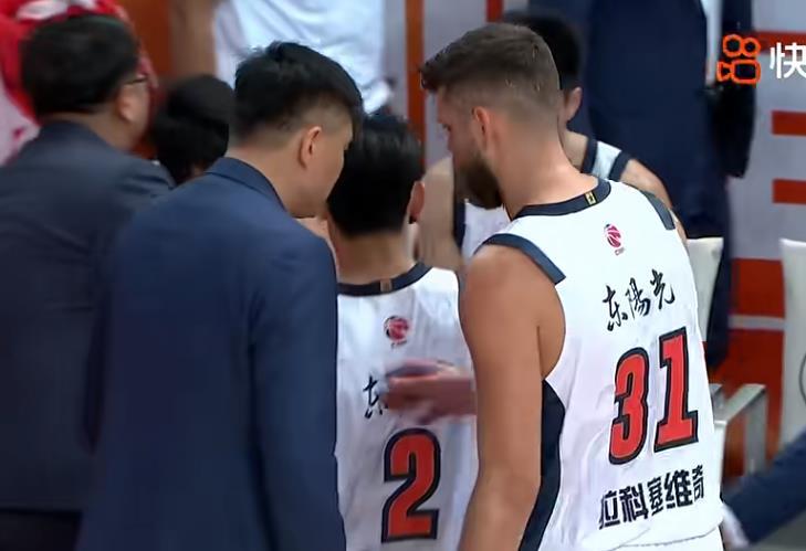 杜锋终于体验到了大外援的好处，拉科塞维奇广东队首秀非常惊艳，广东队开场11分中拉