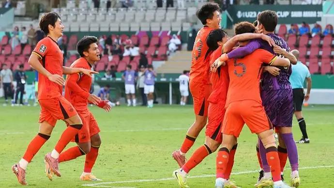 踢过联赛的和没踢过联赛的球员就是不一样。上届U23亚洲杯，中国队勉强算得上