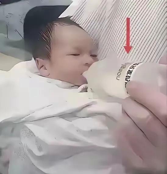 张兰对这个儿媳妇很好为了保持身材也允许儿媳妇不喂奶，而是喂的液态奶我