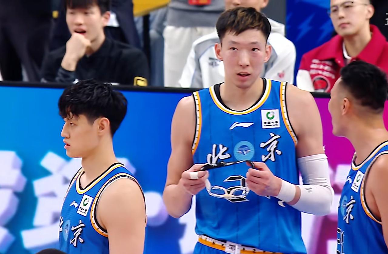输给山东2分！揪出3个“废柴”，坑惨了北京队CBA常规赛，北京队坐镇主场PK山