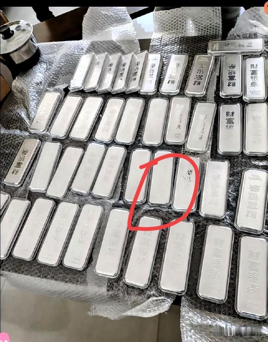 我哥的“白银暴富论”差点把我CPU干烧！1万2买黄金涨1块赚13块，买白银能赚1