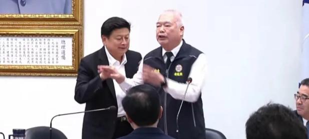 ☁国民党内彻底撕破脸！季麟连中常会拍案怒批韩国瑜，军购案背后藏着派系生死战
