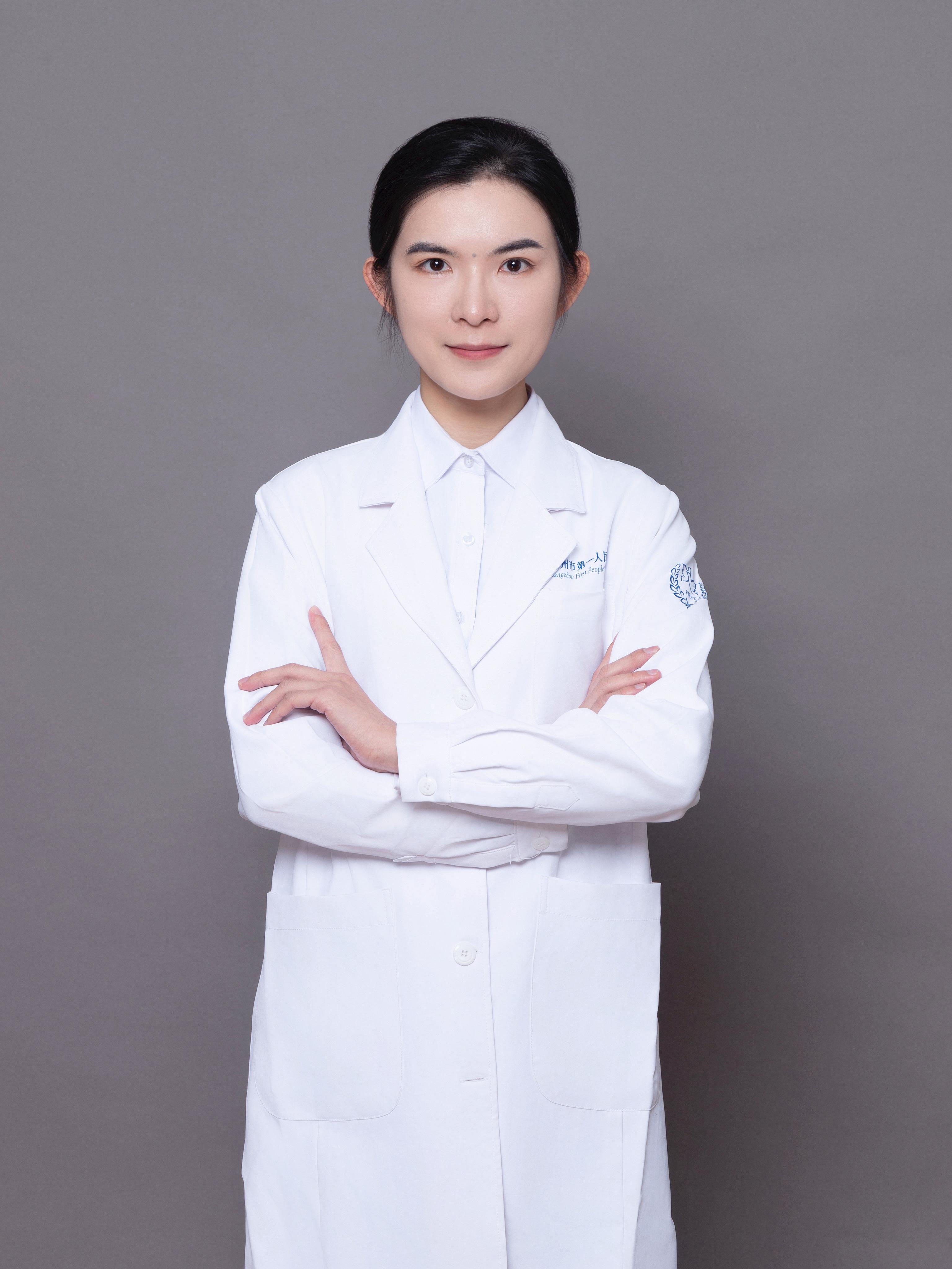正装vs白大褂 谁更胜一筹？。