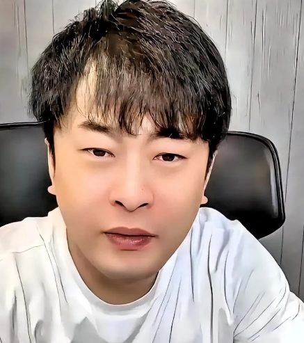 世界上最愚蠢的人恐怕就是辛巴了！​​​网友们说，聪明的话就不会用生病的借口来宣