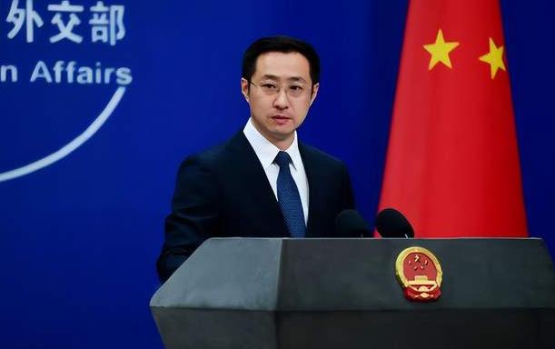 原本外界都以为特朗普五月中旬访华已是板上钉钉，美方更是大肆造势，不仅派出C-1