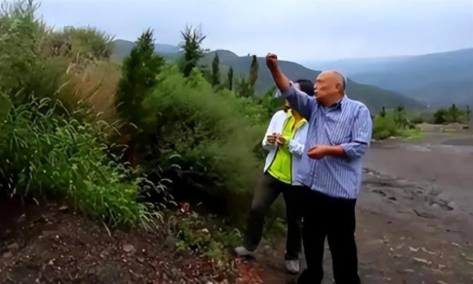 “真是怪事！”山西平遥一小山村突现上百条大花蛇，吓得村民赶紧报警，可专家前来调查