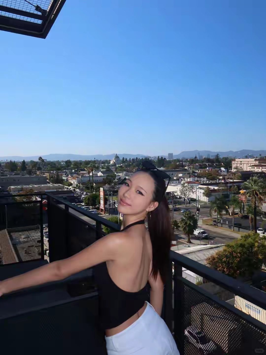 小S大女儿近照曝光！身材高挑皮肤黝黑，五官精致与姨妈大S好像​