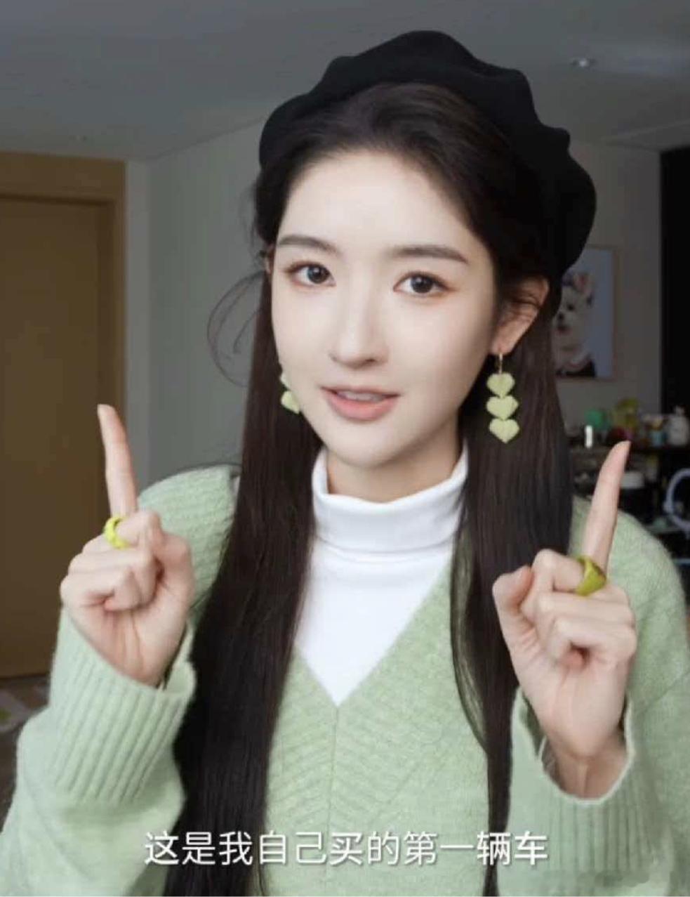 王玉雯也提了智界R7，而且这还是她人生中第一辆车。王玉雯你是懂选车的我上