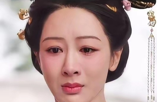 杨紫在《国色芳华》里的眉毛，对比景甜的司藤多少有点画虎不成了​​​