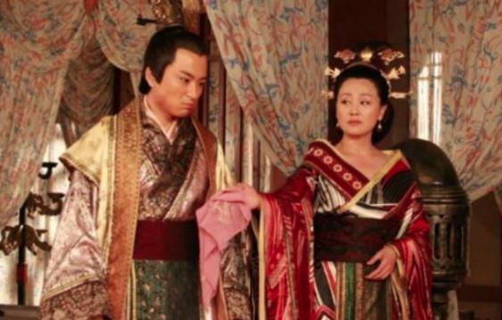 公元前611年，50岁守寡多年的宋襄公夫人王姬，把20几岁的帅哥公子鲍叫到寝宫灌