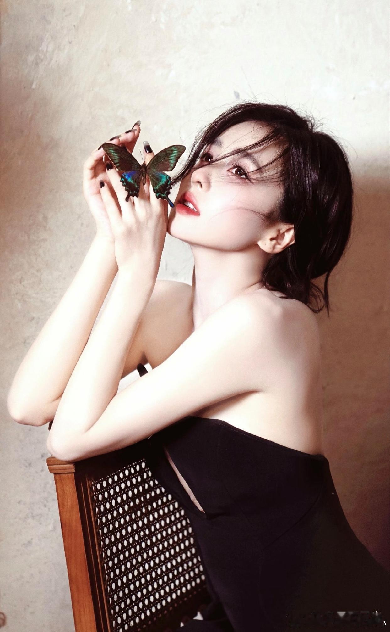 1.有位长相神似天仙的女星，如今的处境类似外室，她最大的筹码是生下孩子。男方已