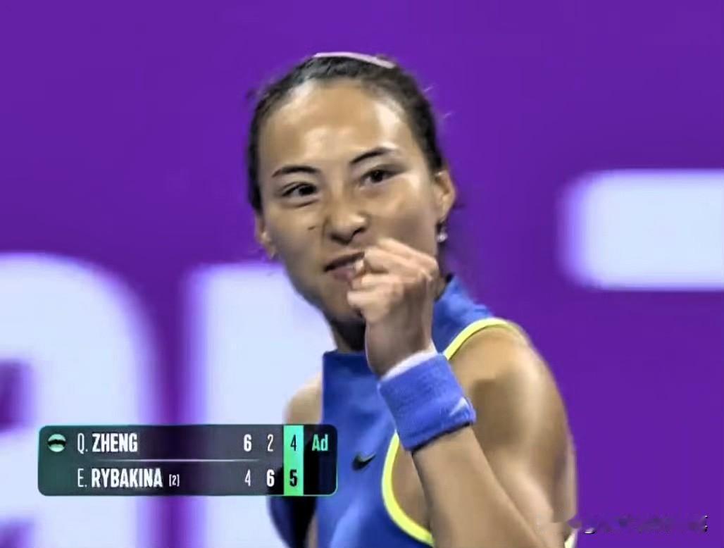 赛后，听听莱巴金娜对郑钦文的评价，她用“不可思议”和“发球强势”高度赞扬了郑钦文