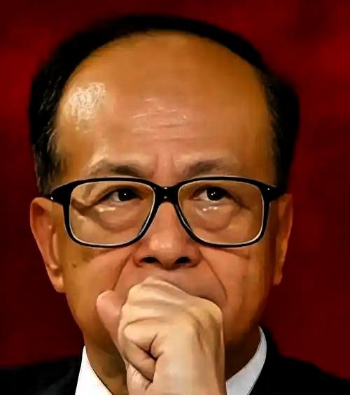 最近香港两件大事，都与李嘉诚有关。一是香港大埔大火，二是官宣屈臣氏打包在香港和