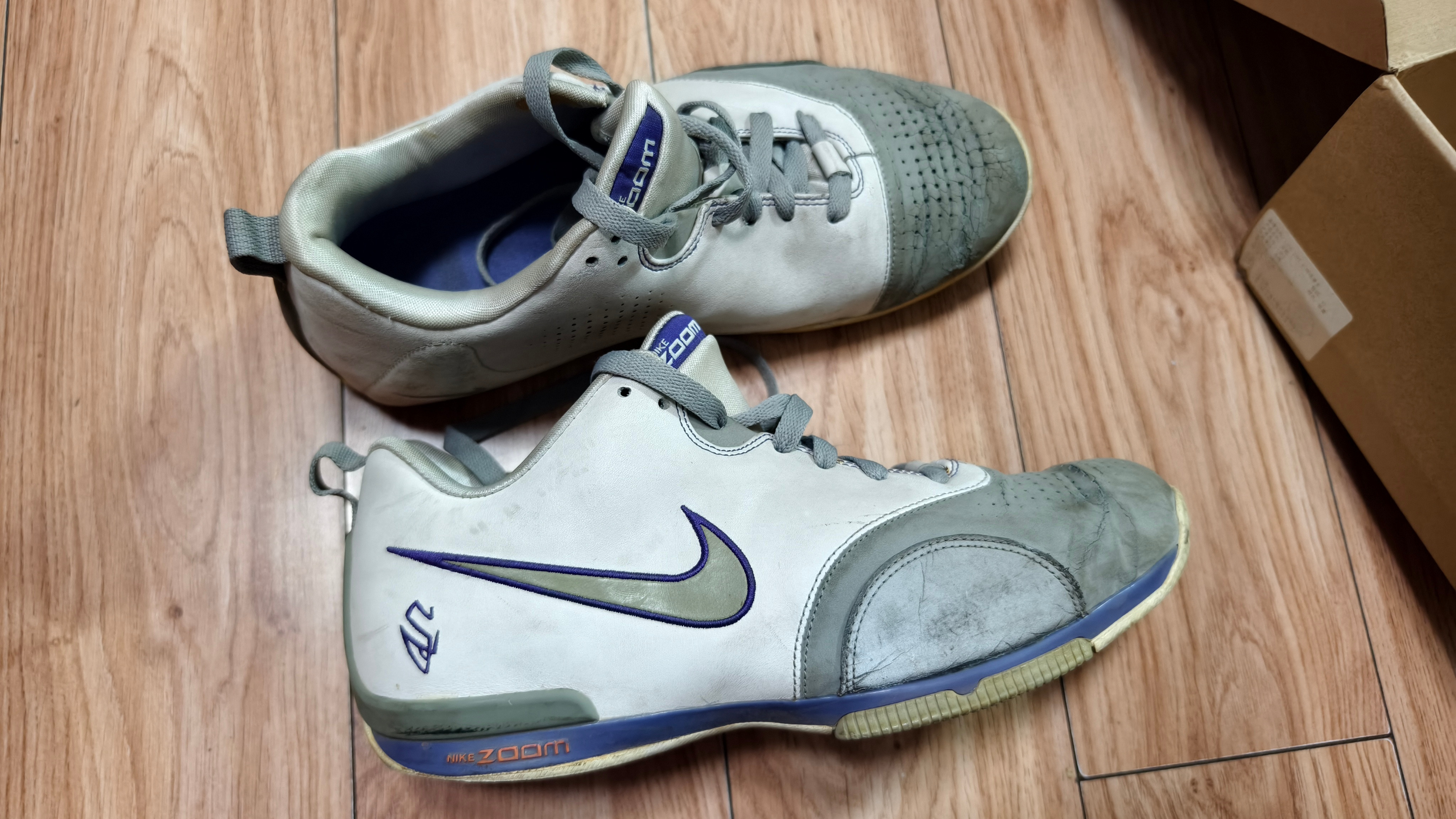 刚才一不小心翻出来一双陈年老鞋，谁的DNA动了……​​​