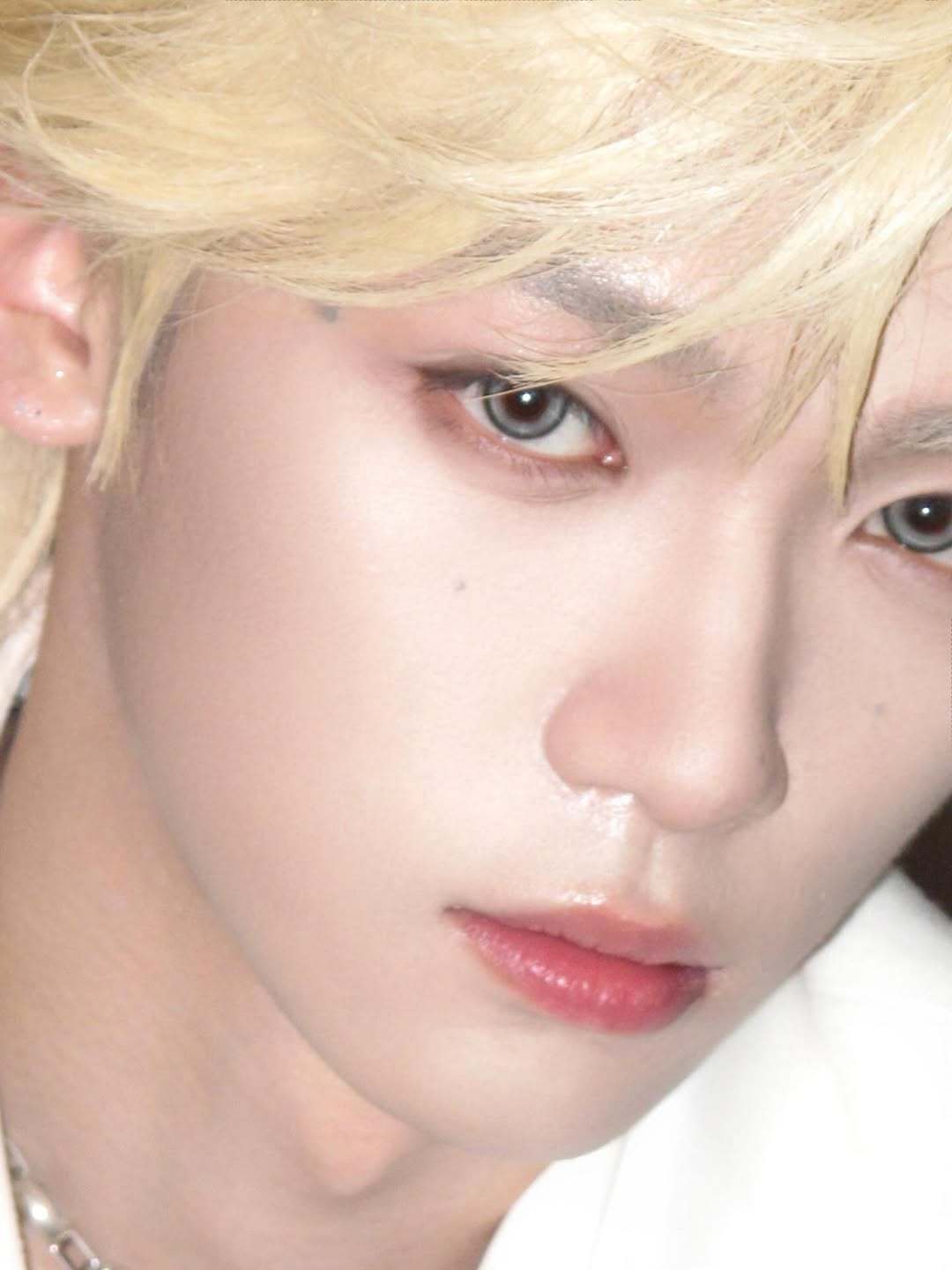 梓渝📸金发LOOK💛新歌「褪黑素」也上线了🎵梓渝真的太争气了​​​梓渝事
