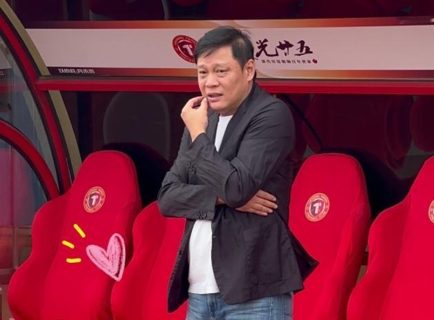 范志毅出任俱乐部总教练，带领团队来到浙江跟体育局领导亲自会见，畅谈青训事业。范志