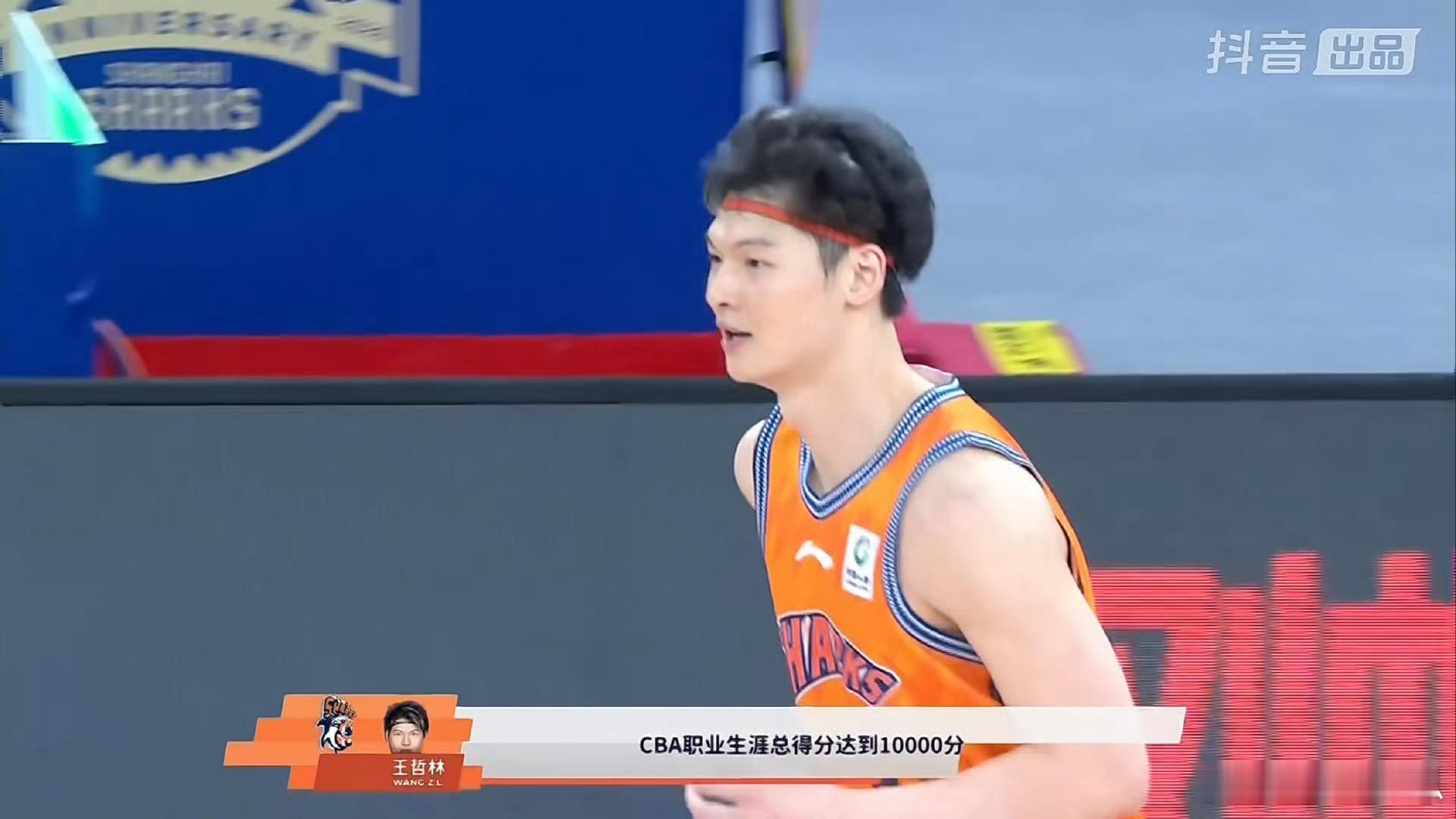 恭喜大王！CBA历史第六位万分先生！！王哲林也是现役得分王，他距离前面的刘炜，还