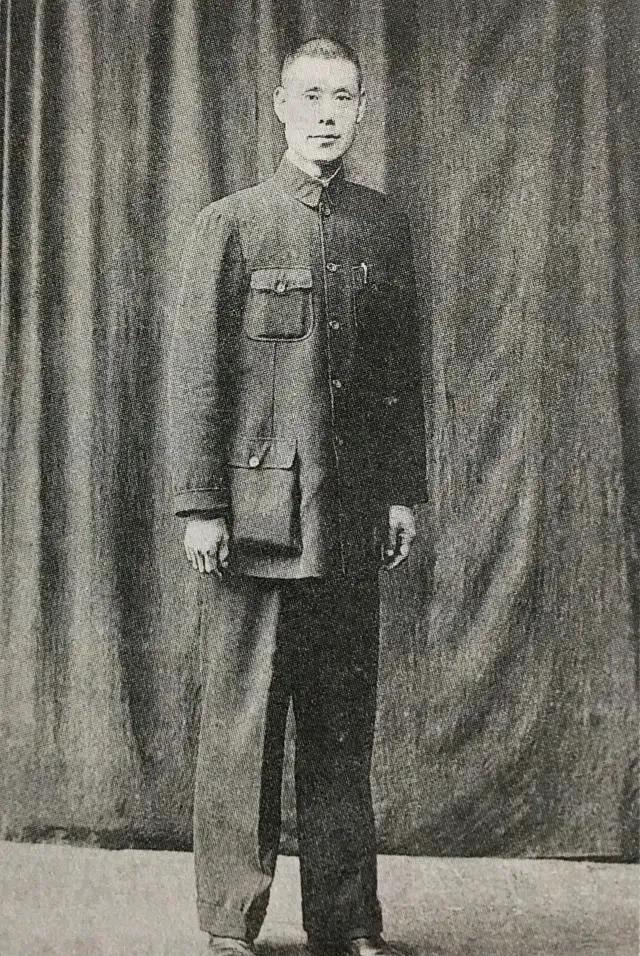 1947年，国军32军参谋长率部起义，军长立即向蒋介石发报求援，谁知蒋介石的参谋