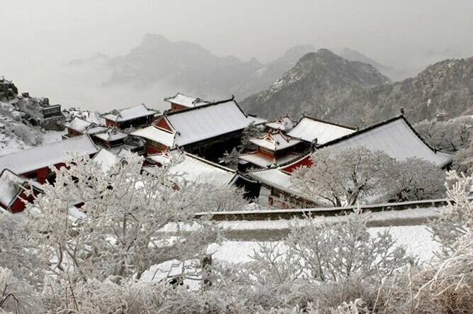 冬季到哪儿去看雪？国内9大赏雪胜地。1、山东泰山2、安徽