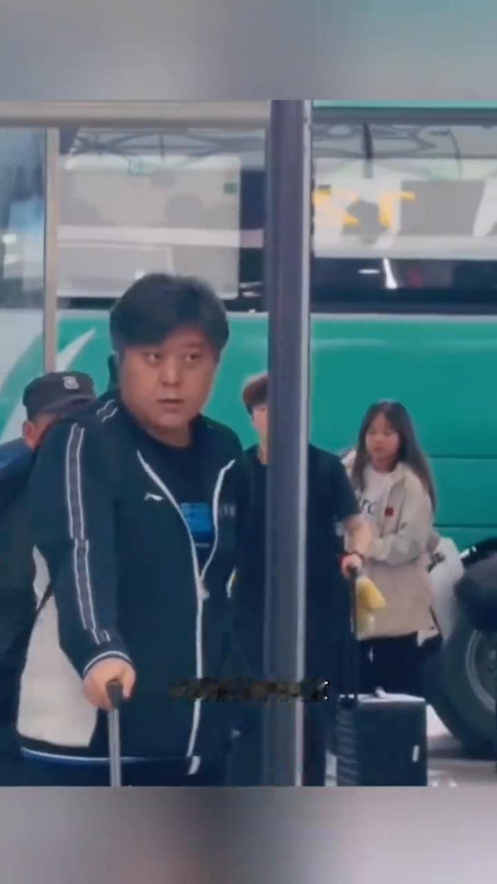 国乒封闭集训正式结束，大部队整装回京，全力冲刺后续赛事征程。经过连日高强度训练，