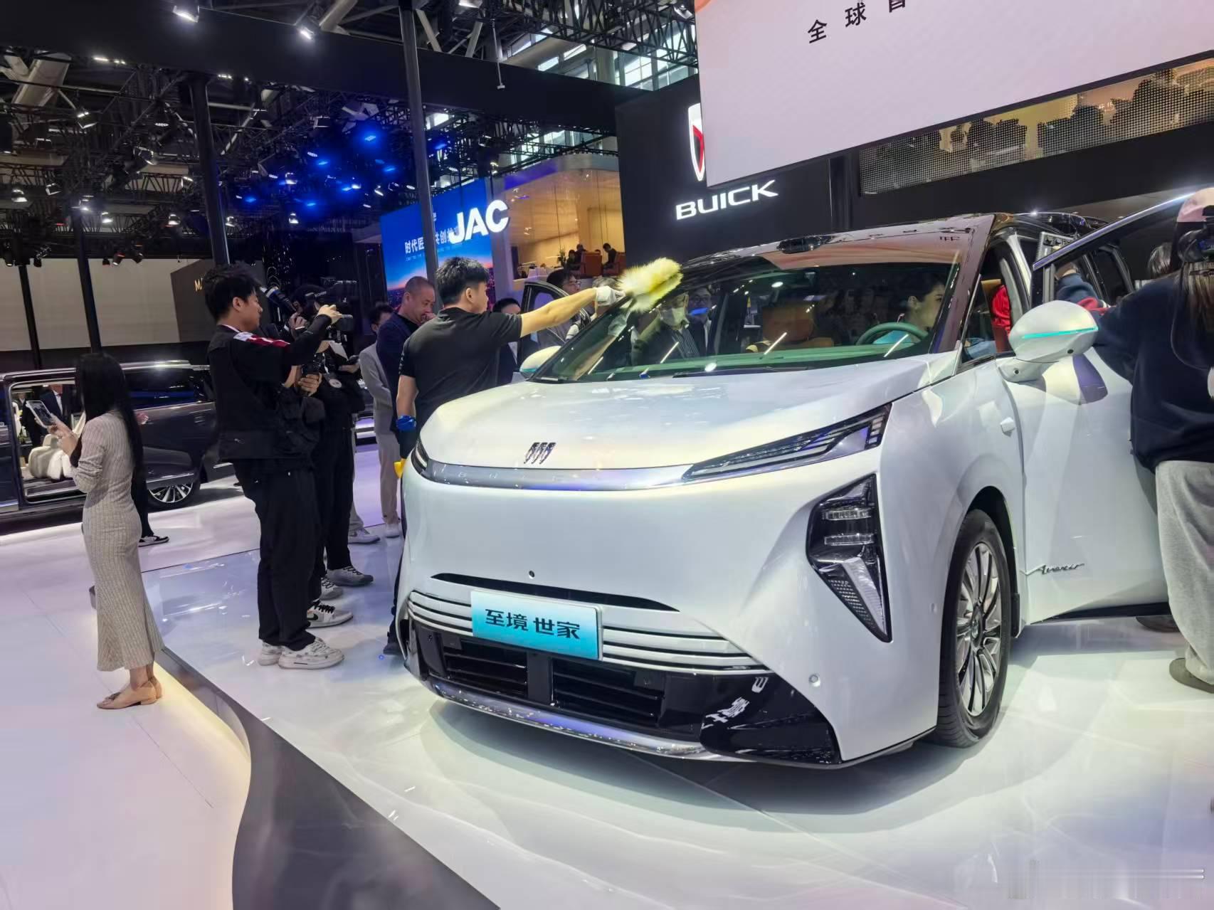 车展上有几个新的MPV，岚图梦想家有山河版、极狐有新的MPV，能代表合资品牌是别