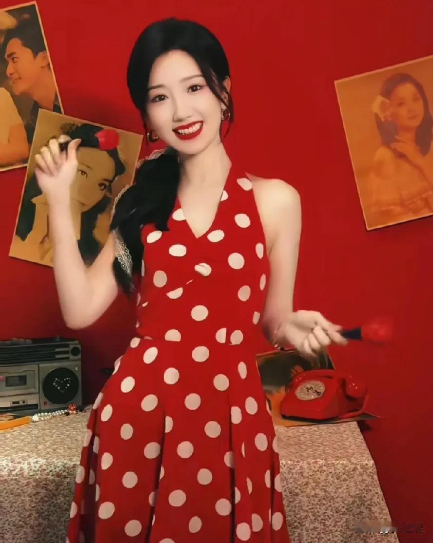 毛晓彤，女演员，37像吗，可以说刚刚27岁，气质有点港风，甜美中还有一种大家闺秀