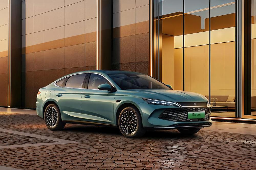 【单周订单超1.5万辆！秦家族210km长续航值得入手吗？】这两年比亚迪都选择在