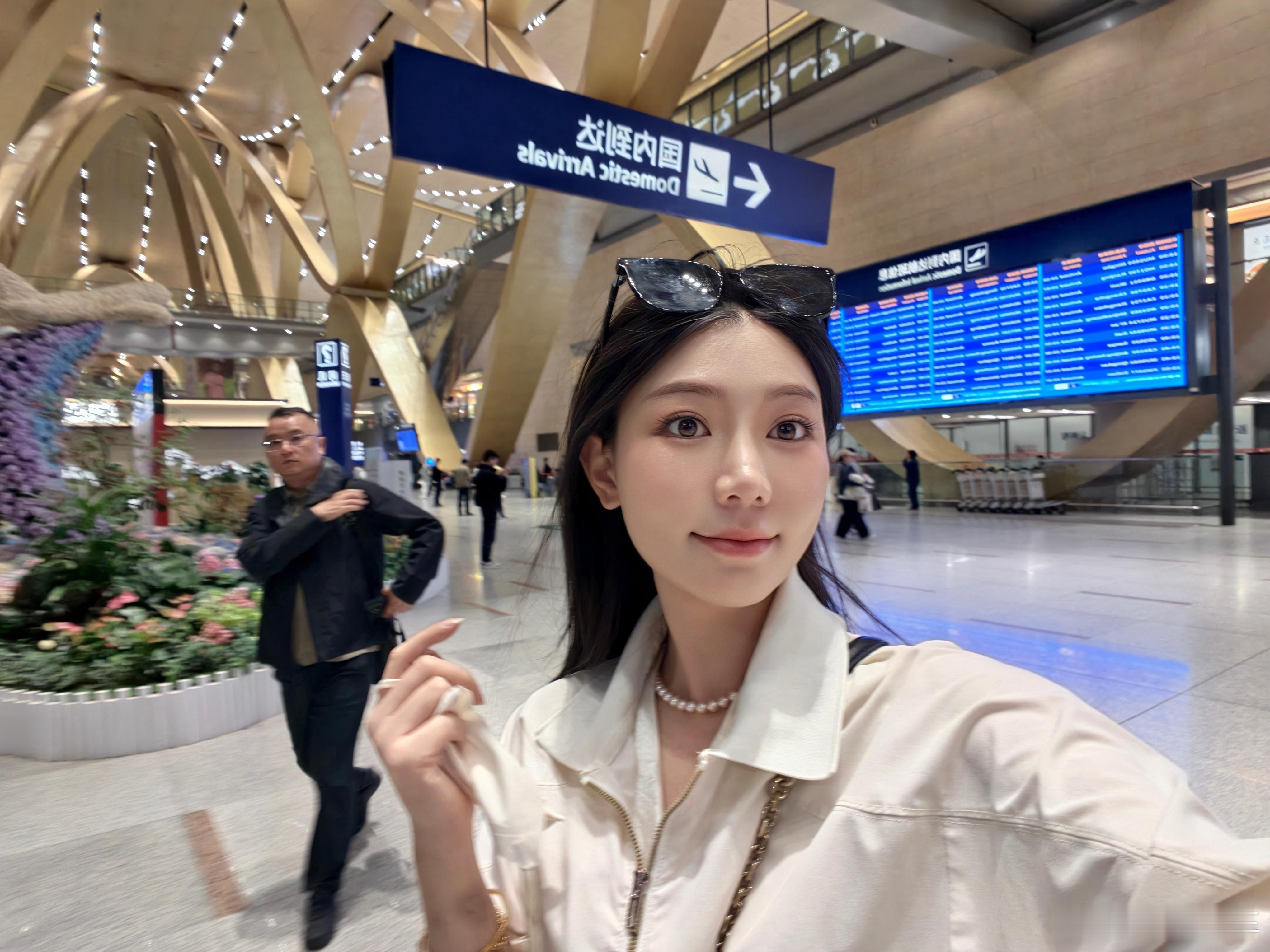 落地昆明长水机场在天上就看到了超美的火烧云七彩云南欢迎你昆明·昆明长水国际机场