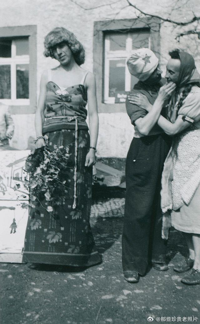 穿裙装的纳粹德国士兵